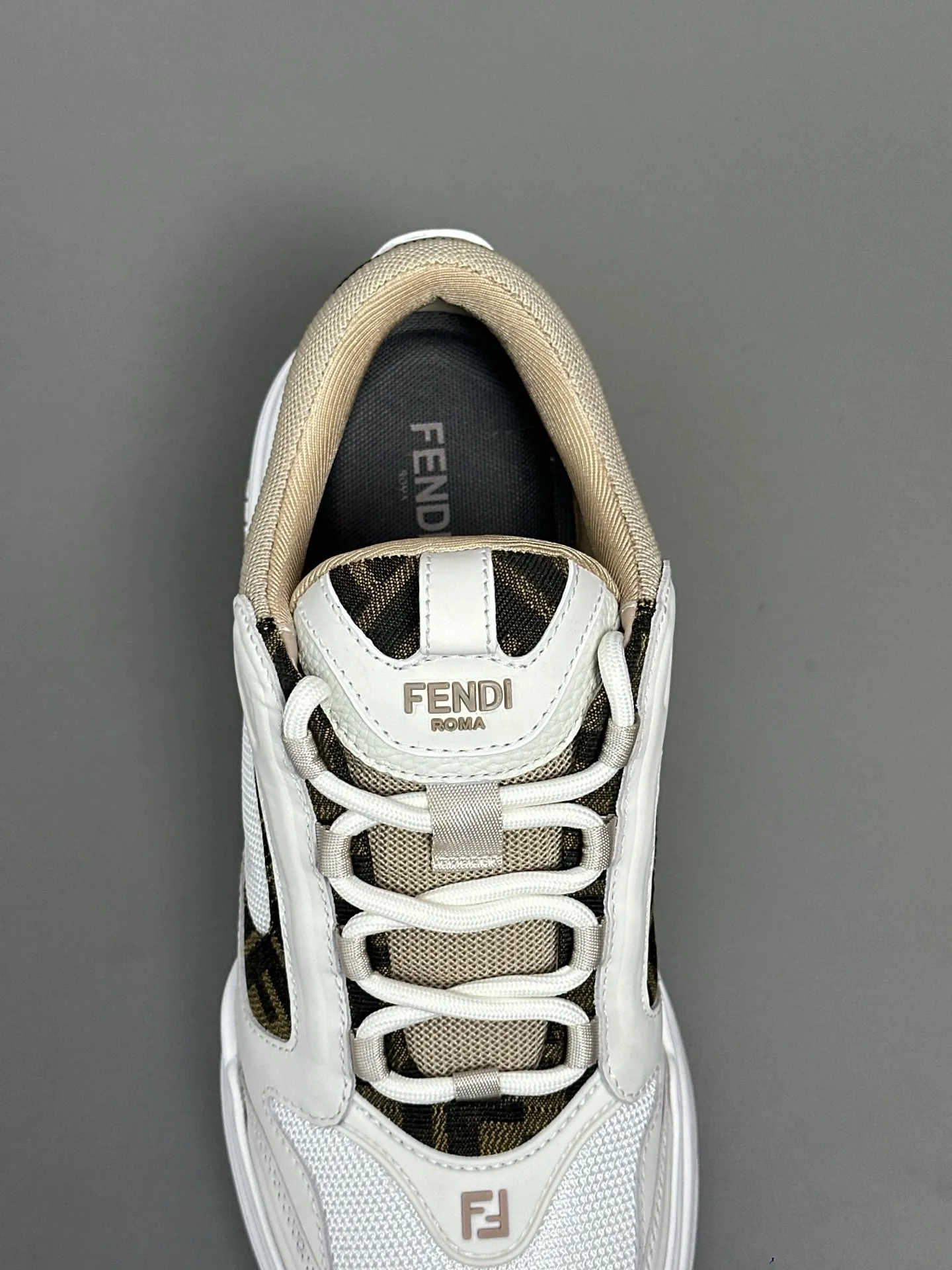 [FENDI] Fendi men's shoes 💰780💰 - High-end quality original casual sports shoes - Upper: Nappa calfskin, pebbled calfskin, tongue and heel; injection molded brand logo plastic module - Lining: brand canvas - Outsole: ultra-light T men's shoes 💰R foam rubber; molded outsole - Super high quality control, fine workmanship: highlighted (high-end, luxury, grade) -Size :39-44 (38, 45, can be customized)